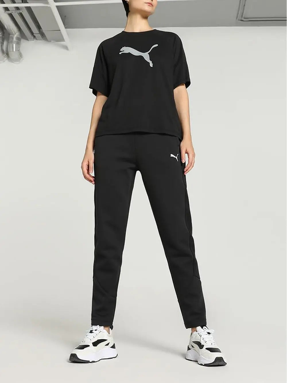 T-Shirt Sportiva Puma Donna Evostripe Graphic Nero Puma Angolo dello Sport