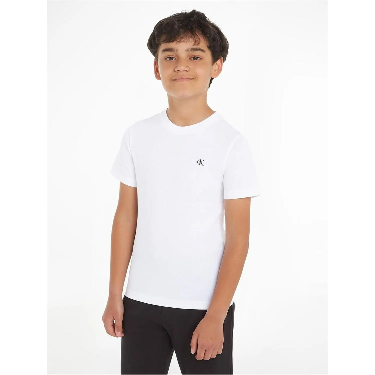 T-shirt CALVIN KLEIN Bambino MONO MINI BADGE REG Bianco CALVIN KLEIN Angolo dello Sport
