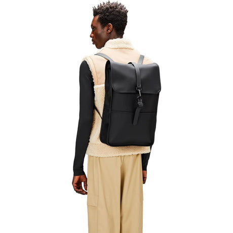 Zaino RAINS Unisex Nero RAINS  Angolo dello Sport