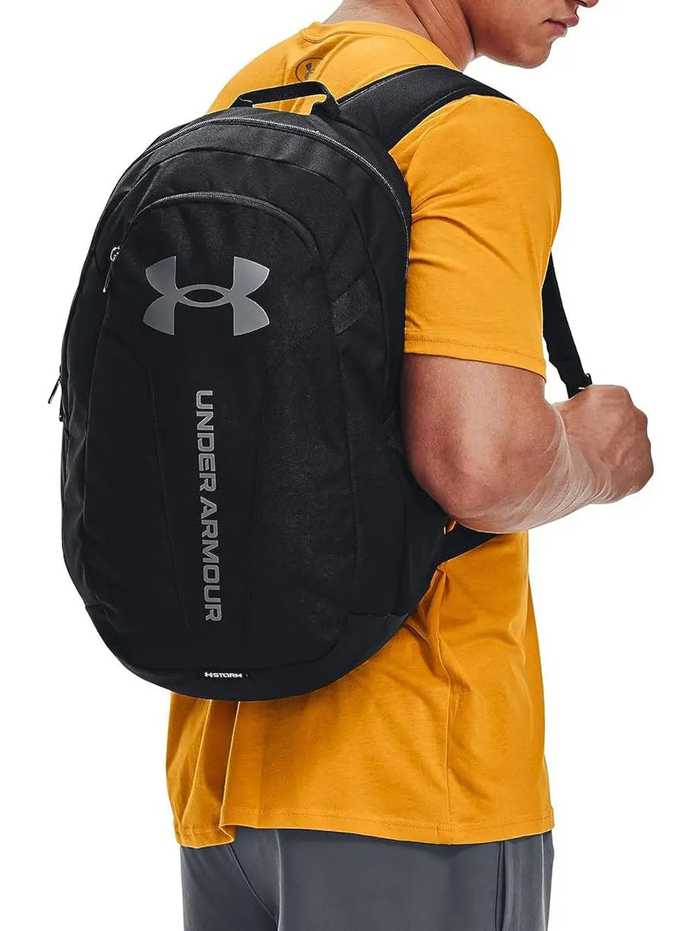 Zaino Sportivo Under Armour Unisex Ua Hustle Lite Nero Under Armour Angolo dello Sport