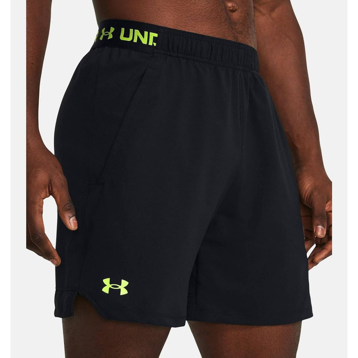 Pantaloncino Sportivo UNDER ARMOUR Uomo UA VANISH WOVEN 6IN Nero UNDER ARMOUR  Angolo dello Sport