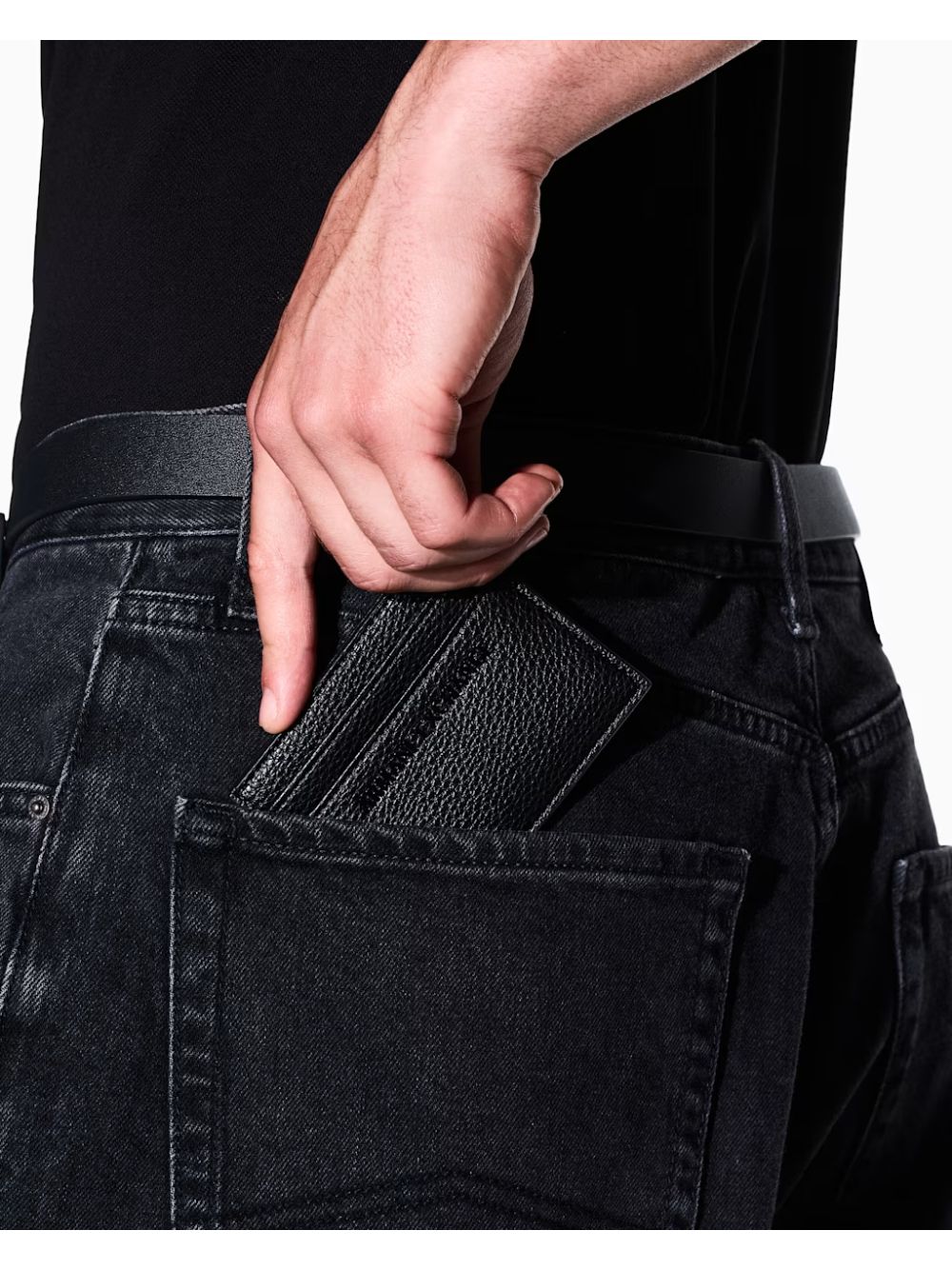 Portafoglio Armani minimalista con finitura a rilievo e scomparti Uomo - Nero