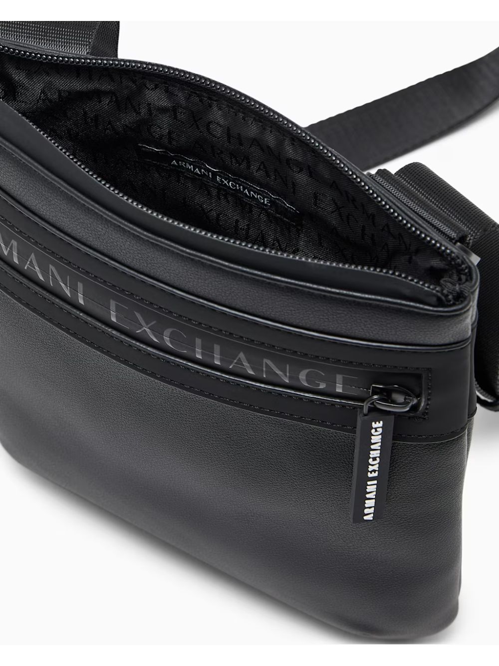 Borsa Tracolla Armani piatta in similpelle con logo in rilievo Uomo - Nero