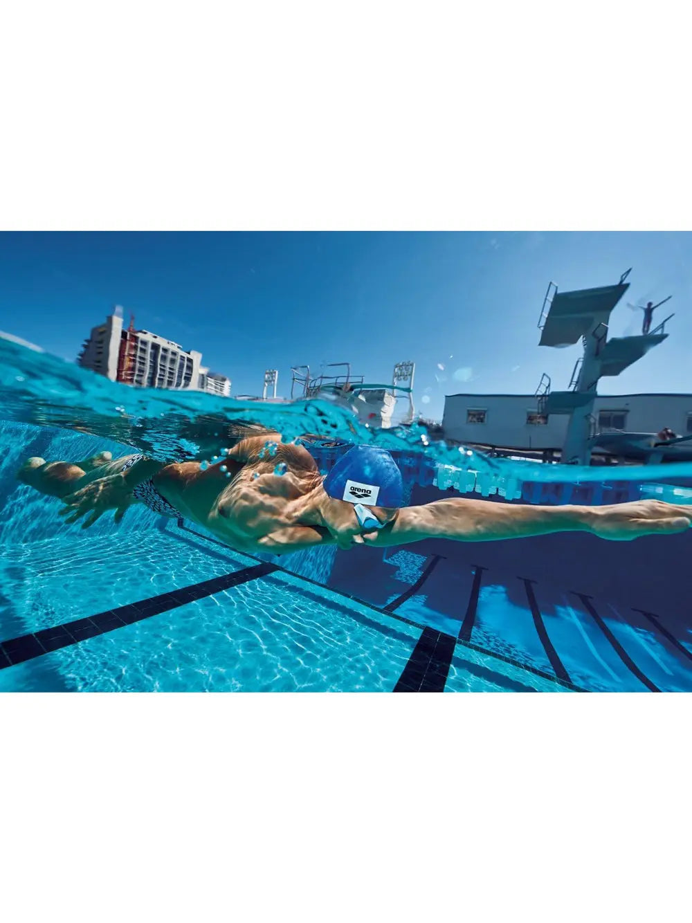 Cuffia Arena Unisex Logo Moulded Nero Arena  Angolo dello Sport