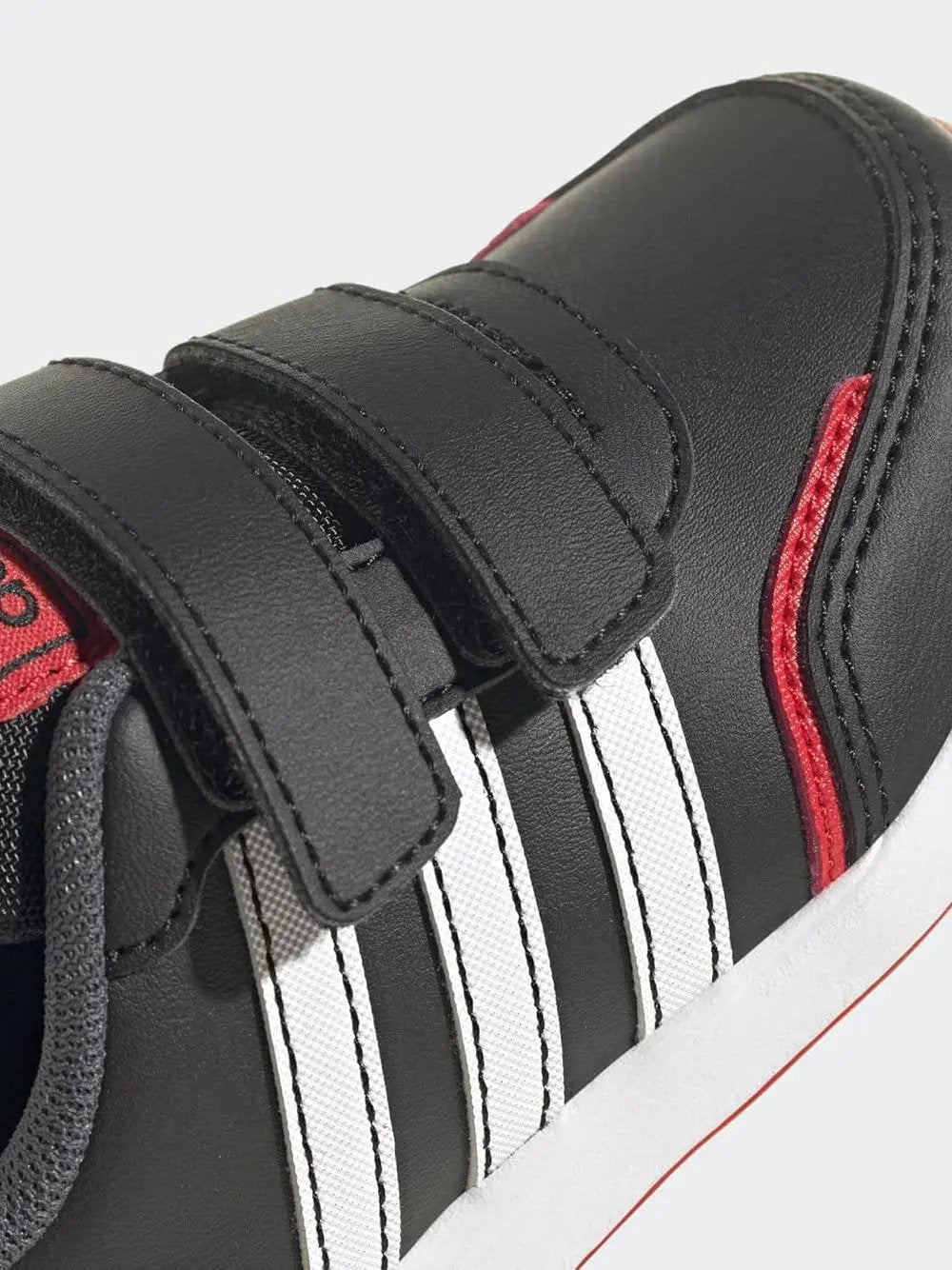 Sneakers Adidas Youth Unisex Switch 3 Cf Nero Adidas  Angolo dello Sport